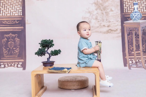 项城宝宝边吃奶边挣扎烦躁